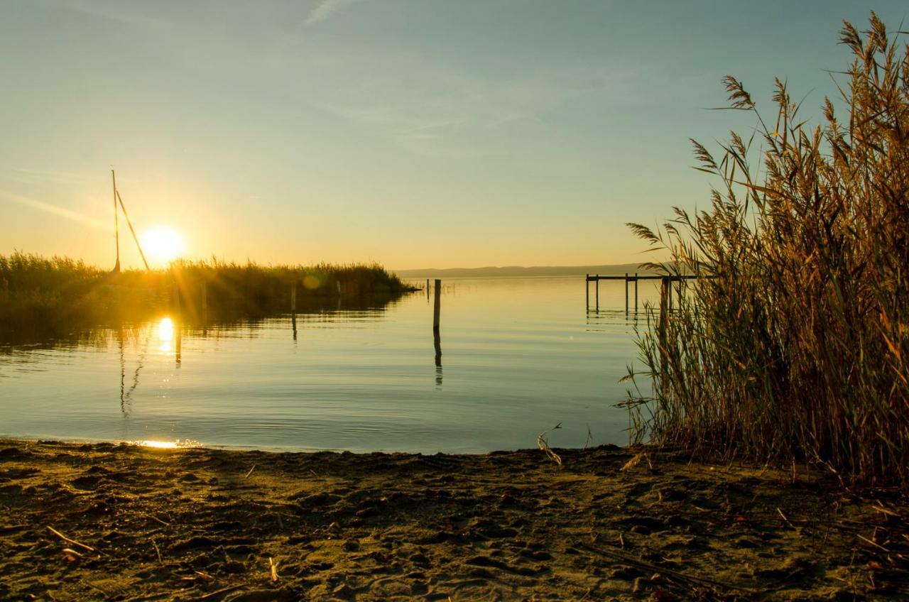 Gaestehaus Schmidt Podersdorf am See Esterno foto